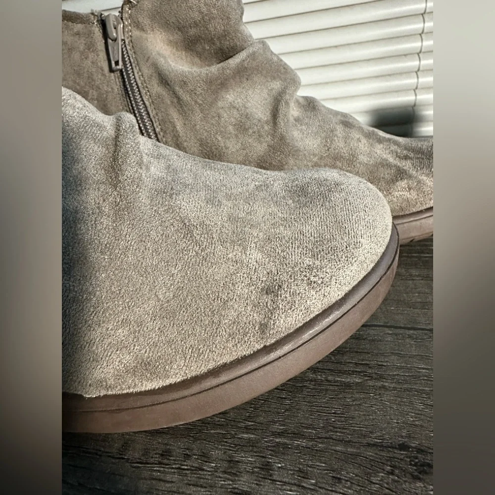 EuroSoft by‎ Sofft Jora Wedge Ankle Faux Suede Bootie Size 7.5 *FLAWS*